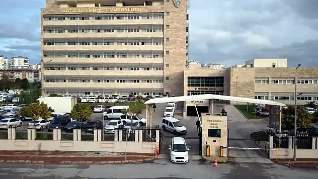 31 ilde 'Nitelikli dolandırıcılık' operasyonu: 102 tutuklama