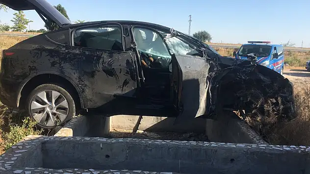 Aksaray-Konya kara yolunda düğünden dönen ailenin otomobili, TIR'a çarptı: 1'i ağır, 6 yaralı