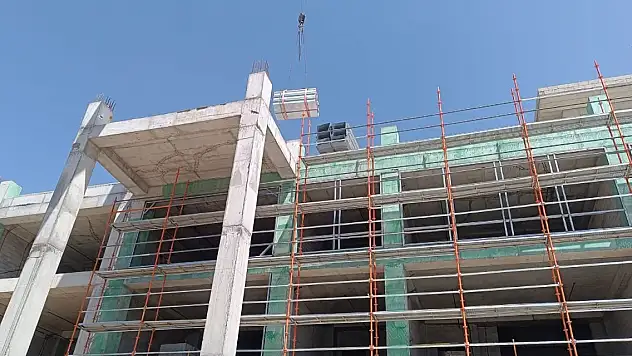 Konya İmam Hatip Lisesinin yeni binası hızla yükseliyor