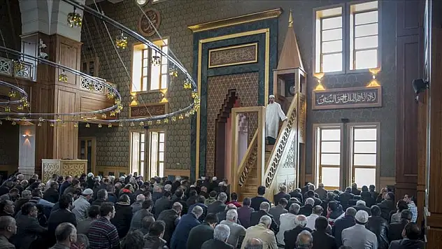 Konya'da Cuma namazı saat kaçta? İşte Cuma hutbesinin konusu (8 Ağustos 2025)