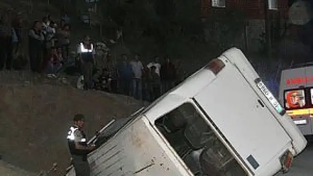 Balıkesir'de feci kaza! 3 ölü, 17 yaralı