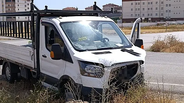 Kamyonet ile otomobil çarpıştı: 3'ü çocuk 6 yaralı