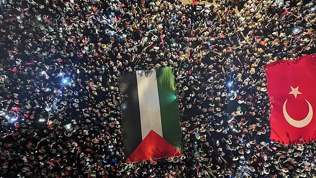 İstanbul'da 'Gazze'ye Umut Işığı Ol' yürüyüşü