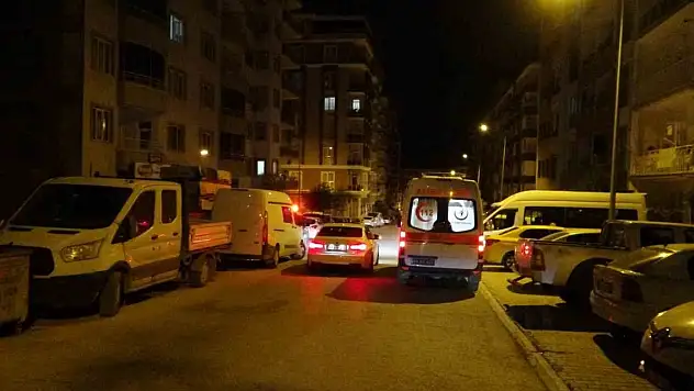 Yarı çıplak halde ölü bulundu