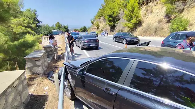 Konya-Antalya yolunda 4 araçlı zincirleme kaza