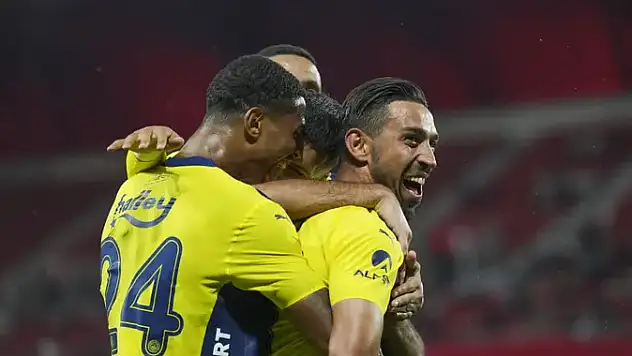 Fenerbahçe Feyenoord karşısında tur arıyor!