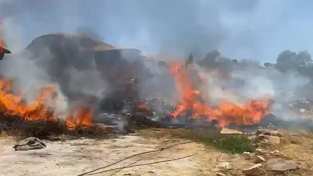 750 yıllık kervansaray alevlere teslim oldu