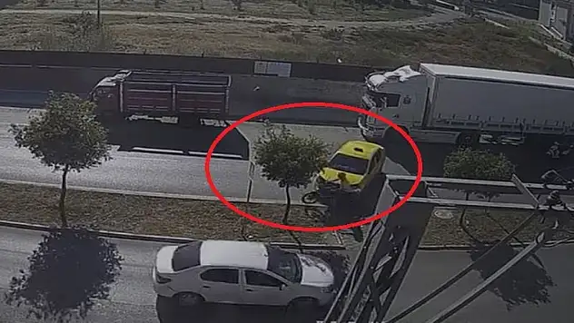 Yaya geçidinden geçmeye çalışan taksinin çarptığı motosiklet sürücüsü öldü