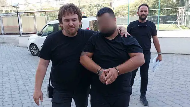 Sokak ortasında eşini darp edip ateş açtı