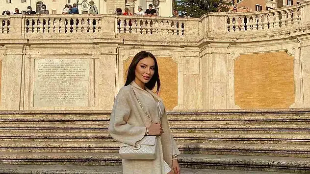 Canlı yayında taciz mesajlarını ifşa etti