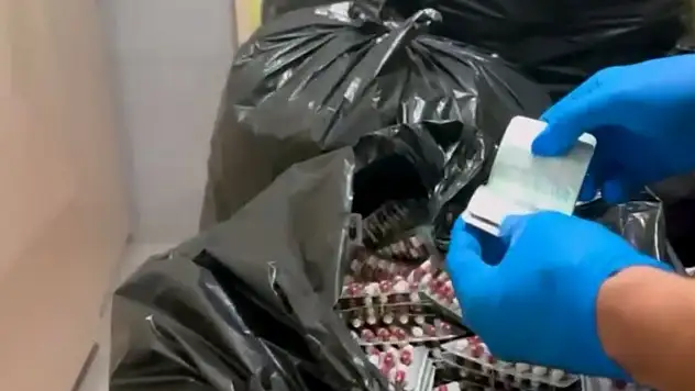 Altınları bozdurup uyuşturucu aldı