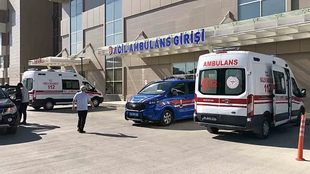 İşçilerin üzerine taş düştü