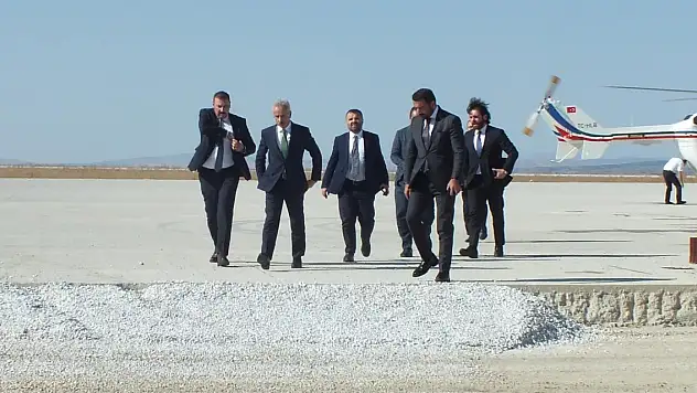 Bakan Uraloğlu inşaatı devam eden havalimanıyla ilgili tarih verdi