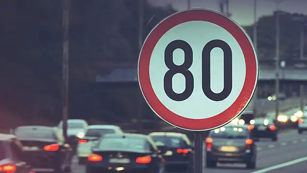 Trafik levhaları yeniden düzenlenecek