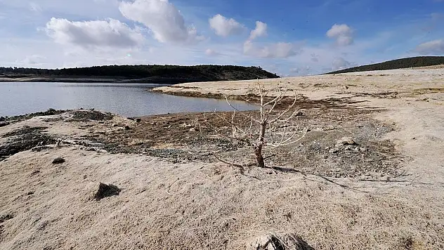Uşak'a su sağlayan baraj kurudu: Kentte su kesintisi uygulanacak