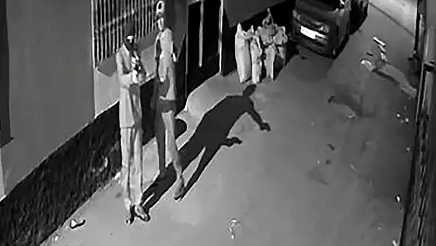 Eve ateş açıp, o anları kayda aldı