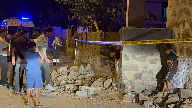 Balkon çöktü: 2'si bebek 5 kişi yaralandı