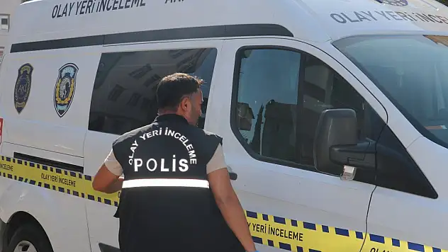 Cezaevinden çıktı, bıçakla eski sevgilisinin evini bastı: 2 yaralı