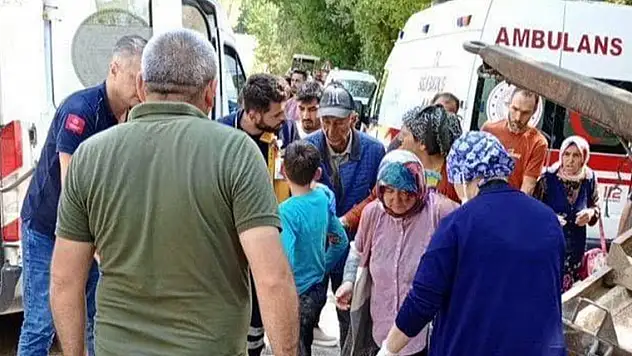 Traktör devrildi: 3'ü ağır 6 yaralı