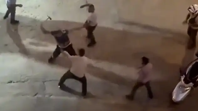 Kavga ettiği şahsa nacak ile saldırdı