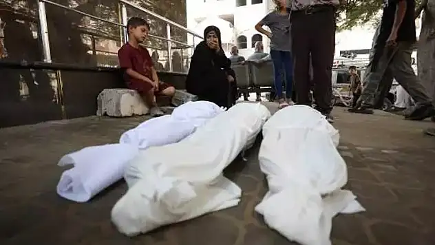 Kaldırım taşları musalla oldu: Gazze'de açlıktan ölümler artıyor