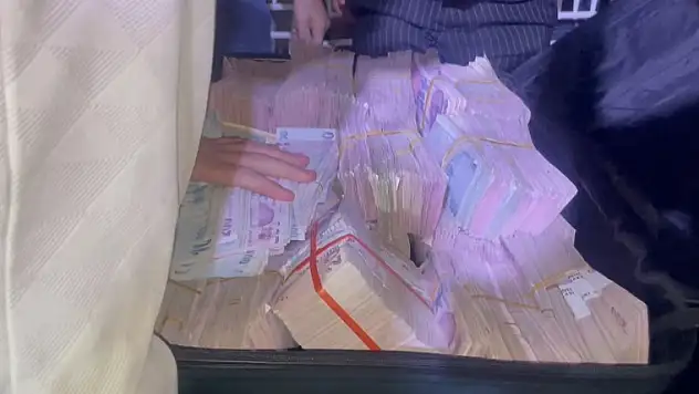 Gelin ve damada 20 milyon lira ve 5 kilo altın takıldı