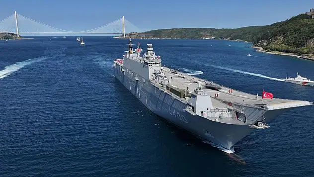 TCG Anadolu, Boğaz geçişini tamamladı