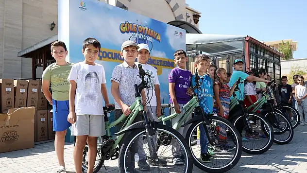 Konya'da bisiklet dağıtımı devam ediyor