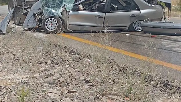 Otomobil hafriyat kamyonuyla çarpıştı: 1 ölü