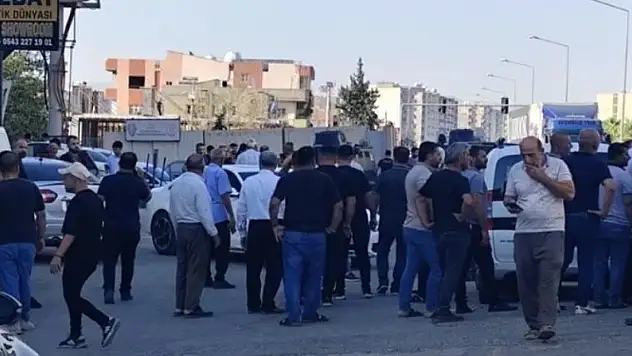 Taşlı sopalı boşanma kavgasında kan aktı! Yaralılar var