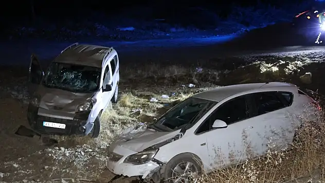 Elazığ'da feci kaza: 4'ü ağır 9 yaralı