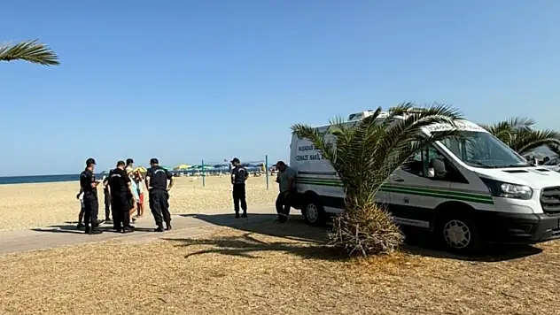 Sahilde kıyıya vurmuş erkek cesedi bulundu