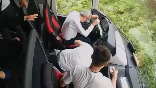 Yolcu otobüsünün çarptığı, 2 kişinin öldüğü kazanın yeni görüntüleri ortaya çıktı