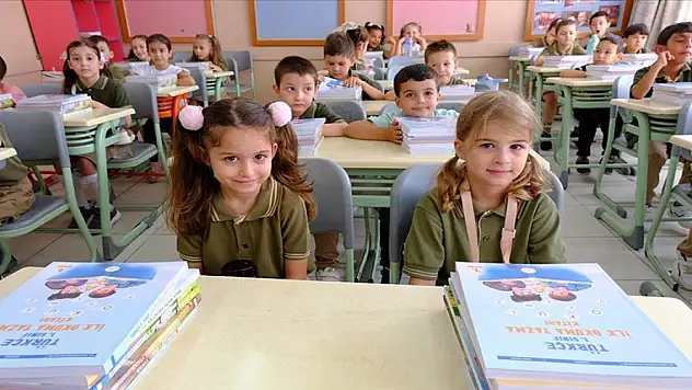 Minik öğrencilerin okul sıralarındaki yolculuğu 'uyum' ile başlayacak