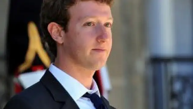 Facebook'un patronundan yarım milyar dolar