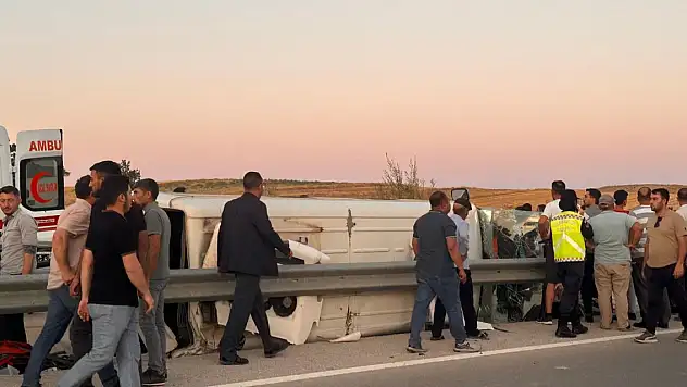 Otomobil ile minibüs çarpıştı: 10 yaralı