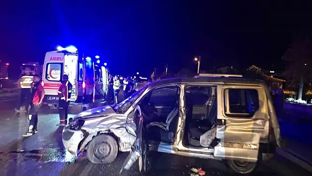 Otomobiller çarpıştı... Kazada 1 kişi öldü, 2 kişi yaralandı