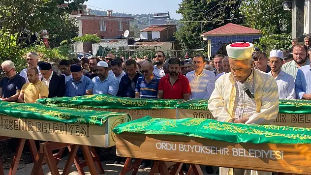 Patpat kazasında ölen 4 kişi yan yana toprağa verildi