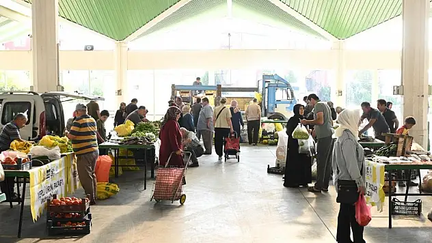 Konyalılar bu pazardan çok memnun! Yerli ve doğal ürünüler satılıyor