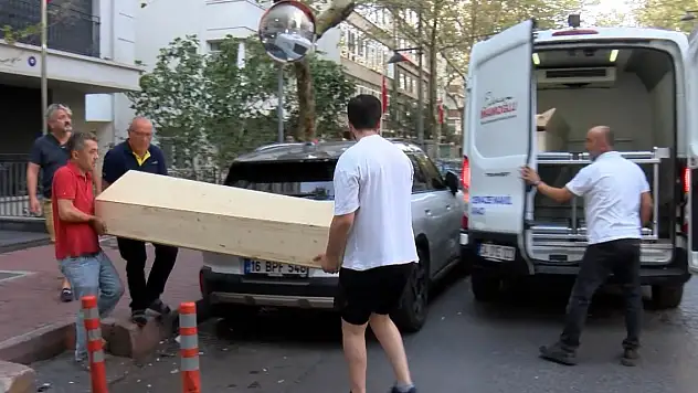 Profesör evinde ölü bulundu