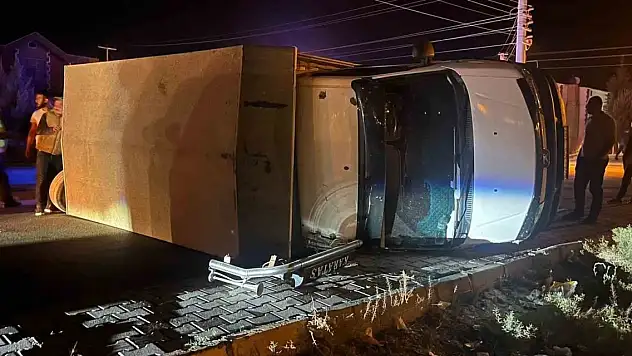 Konya'da kamyonet ile otomobil çarpıştı