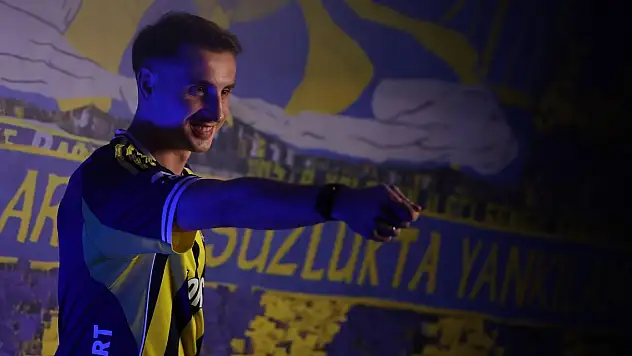 Fenerbahçe, Kerem Aktürkoğlu'nu kadrosuna kattı