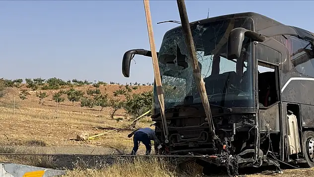 Yolcu otobüsü devrildi: 30 yaralı