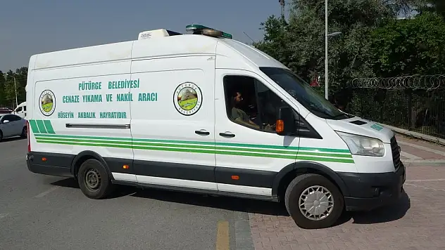 Tartışma bıçaklı kavgaya döndü: 1 ölü