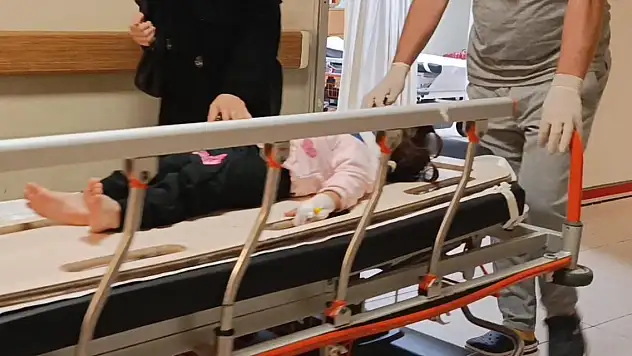 1'inci kattaki balkondan düşen 2 yaşındaki çocuk yaralandı