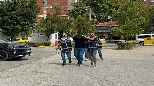 Ambulansı takip edip, sağlık çalışanlarına saldıran baba- oğul tutuklandı