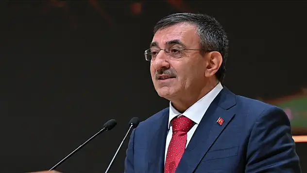 Cevdet Yılmaz'dan ekonomi değerlendirmesi: Türkiye 2025'te birçok ülkeden olumlu ayrıştı