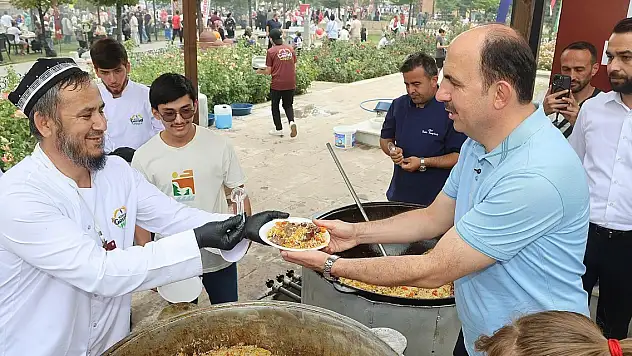 Yüzbinler Konya'da festivalde buluştu
