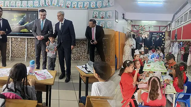 Konya'nın ilçesinde  900 öğrenciye kırtasiye hediyesi