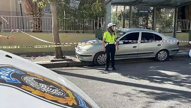 Feci olay! Otomobil durağa daldı: 1 çocuk öldü, 3 yaralı